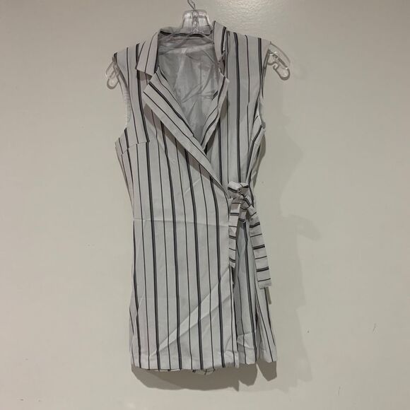 BB Dakota Alpha Striped Romper new without Tag - Picture 1 of 2